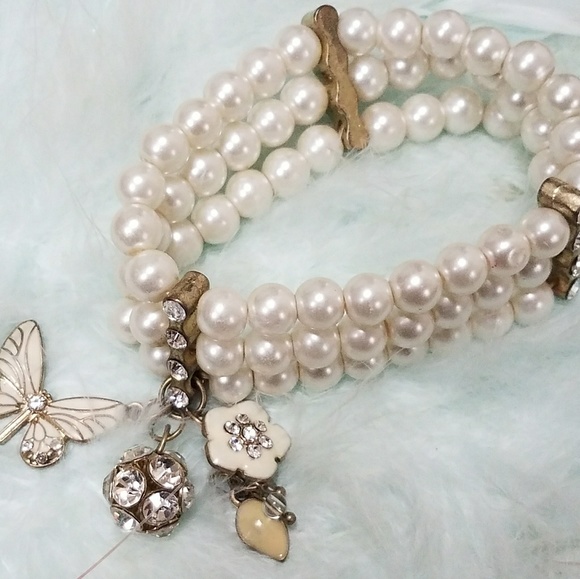 Pearl Charm Bracelet🌹 - Picture 3 of 4